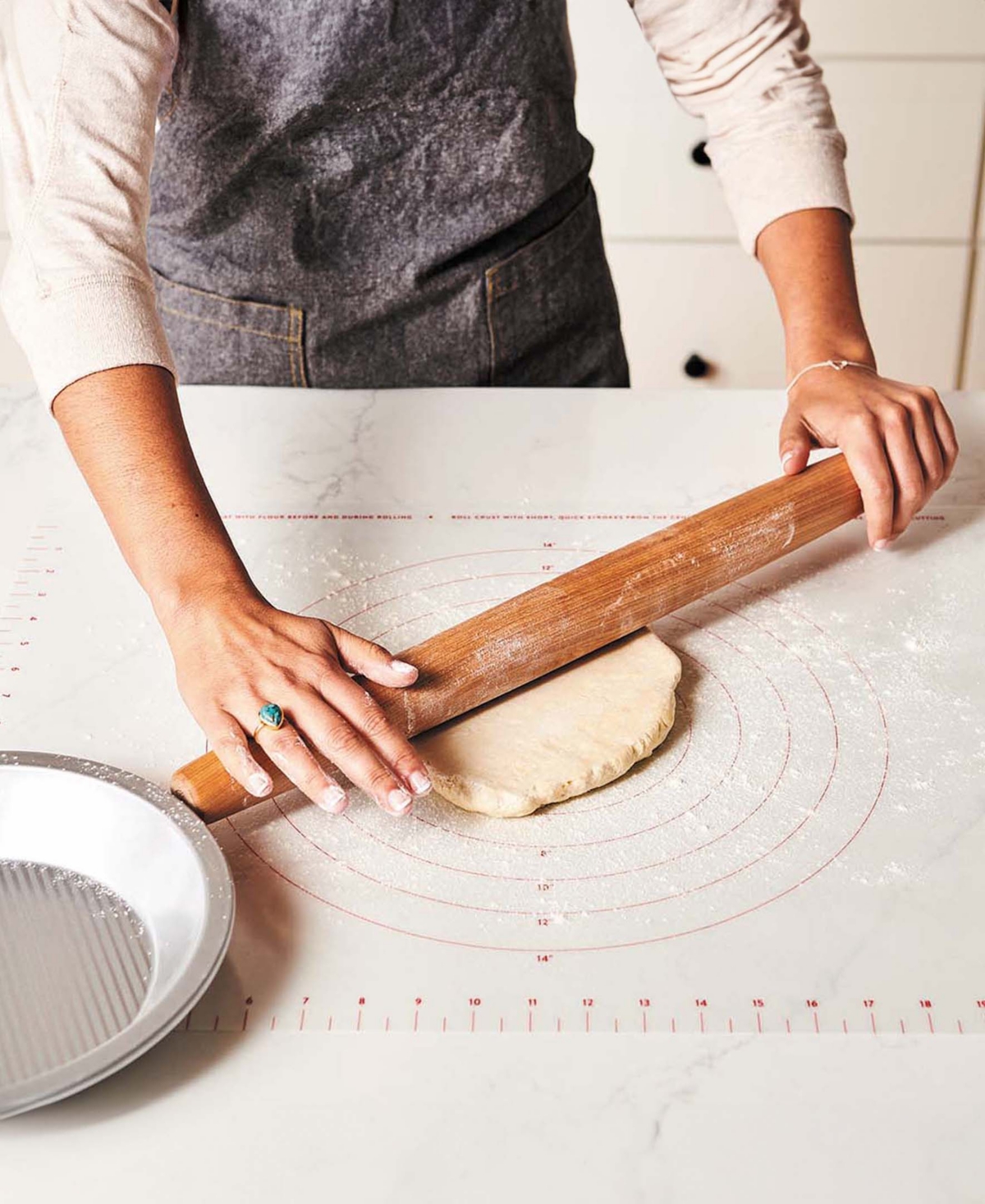 King Arthur Baking Company 18" X 24.5" Nonslip Rolling Mat In White,red