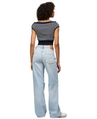 Женский полосатый свитер с открытыми плечами от Tommy Jeans и прямые джинсы Mia Relaxed