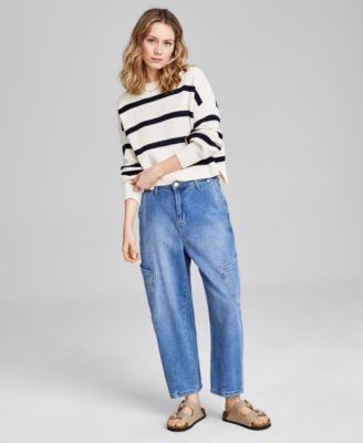 А теперь этот миниатюрный полосатый укороченный свитер со спущенными плечами, эксклюзивно представленный в Macy's