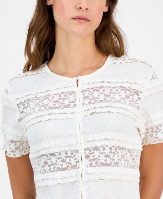 А теперь этот миниатюрный кружевной топ с круглым вырезом и короткими рукавами, эксклюзивно представленный в Macy's