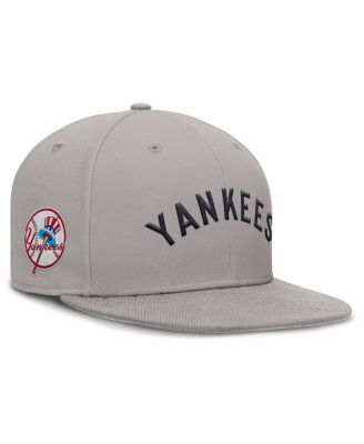Nike - Men's Gray New York Yankees Cooperstown True Performance Fitted Hat