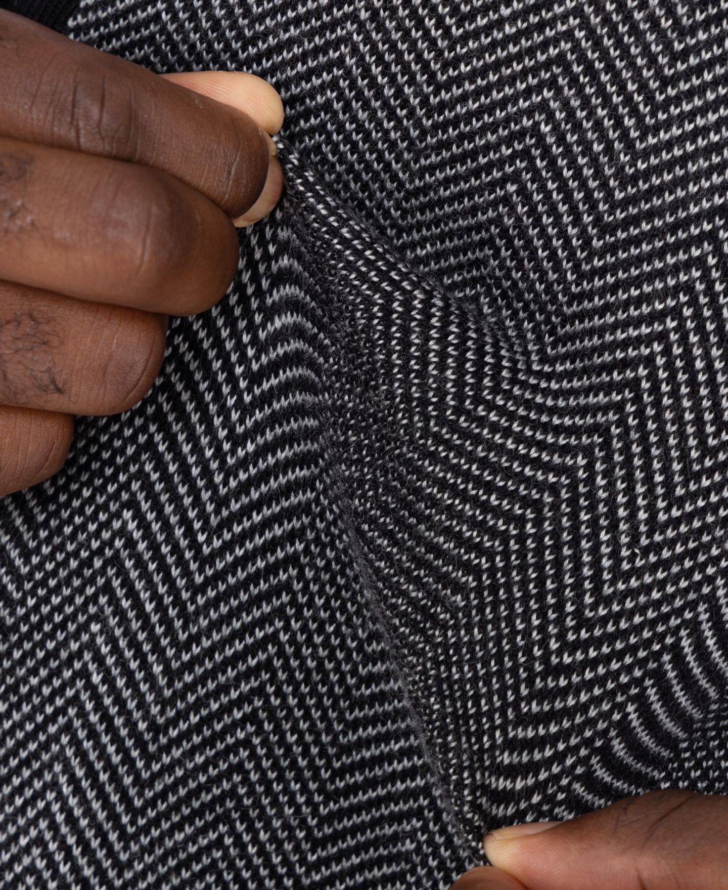 Мужской кардиган X-Ray Herringbone Cardigan, цвет: Молочный белый / Чёрный — фото 11