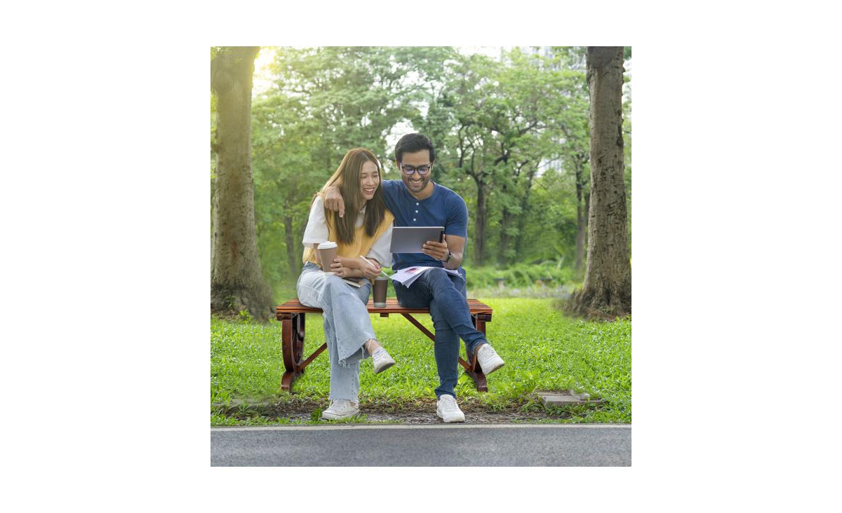 Slickblue 2-Person Garden Bench, Outdoor Wagon Wheel Porch Bench for Backyard Patio Garden