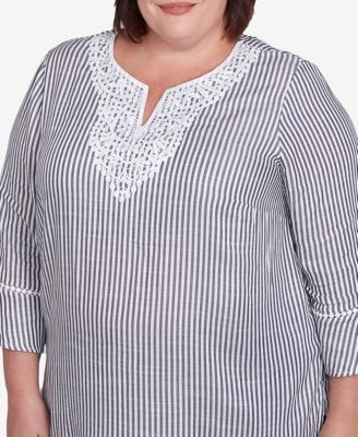 Plus Size Classic Embroidered Split Neck Striped Top