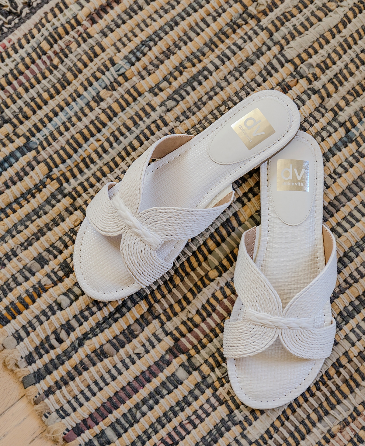 Dv Dolce Vita Women's Geeya Raffia Criss Cross Strap Flat Slide Sandals In White,white Raffia