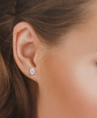 Macy's, 2 шт. Комплект овальных сережек-гвоздиков с муассанитом (6 карат) и колье-подвеска диаметром 18 дюймов из чистого серебра.