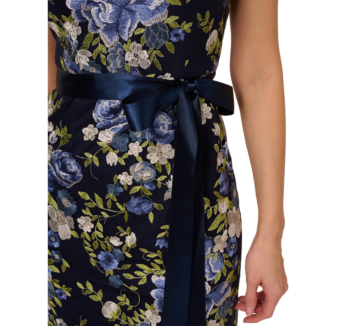 ADRIANNA PAPELL WOMEN'S CASCADING FLORAL SHEATH GOWN 
