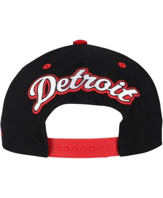 Men's Black/Red Detroit Red Wings Backside Script Two-Tone Pro Crown Adjustable Hat
