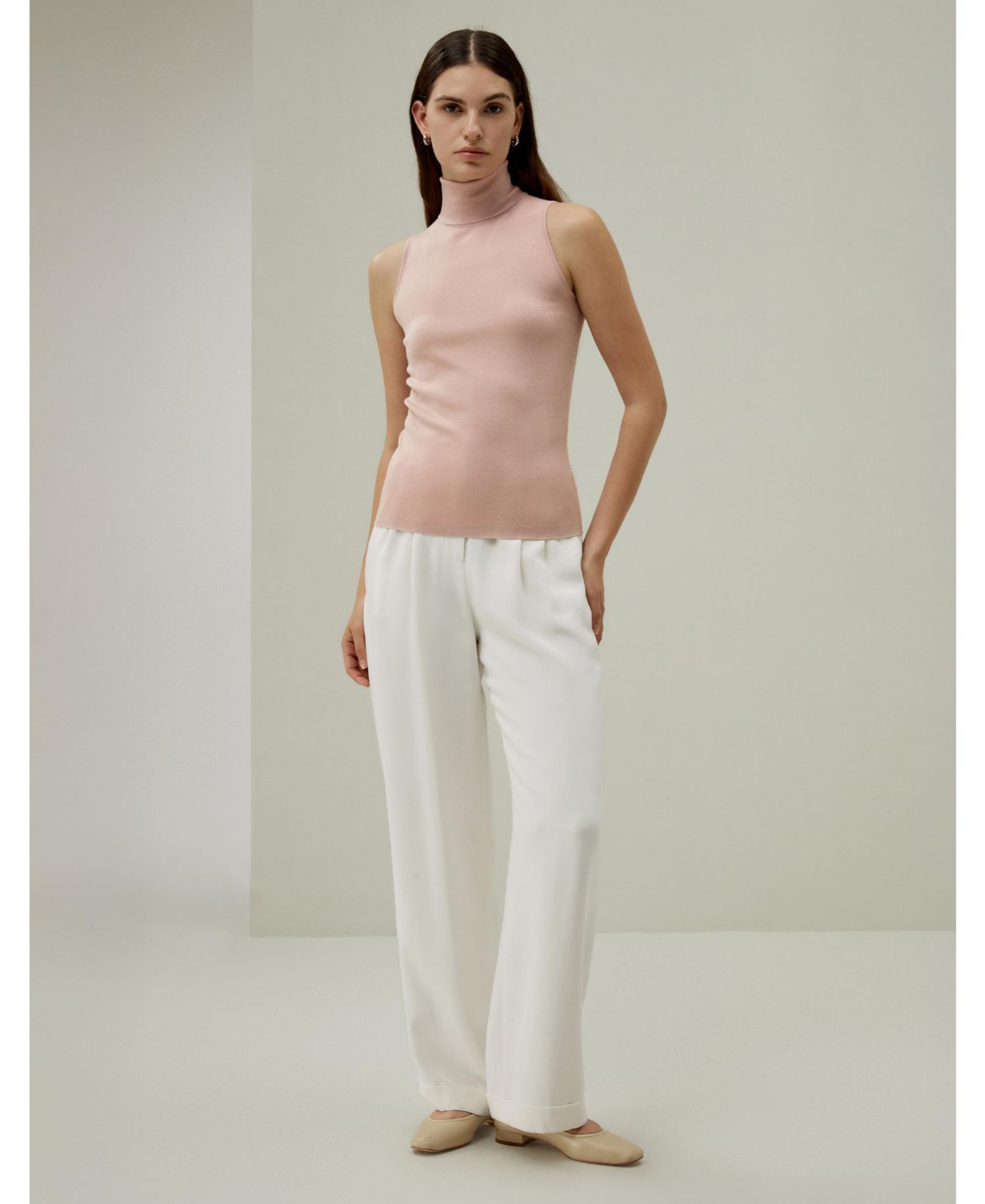 Women's Minimalist Sleeveless Turtleneck Silk-Nylon Top