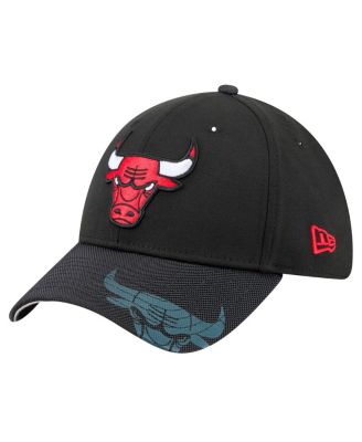 New Era - Men's  Black Chicago Bulls Sport Night Visor Hit 39THIRTY Flex Hat
