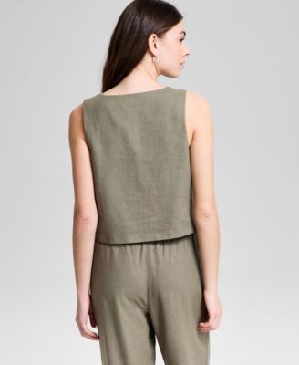 А теперь этот миниатюрный полосатый жилет с завязками спереди, эксклюзивно представленный в Macy's