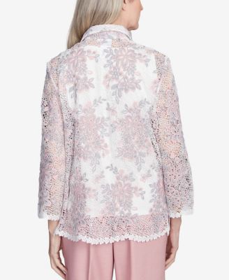 Топ из цветочного кружева 