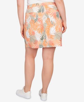 Модель Skort с технологичным эластичным принтом 