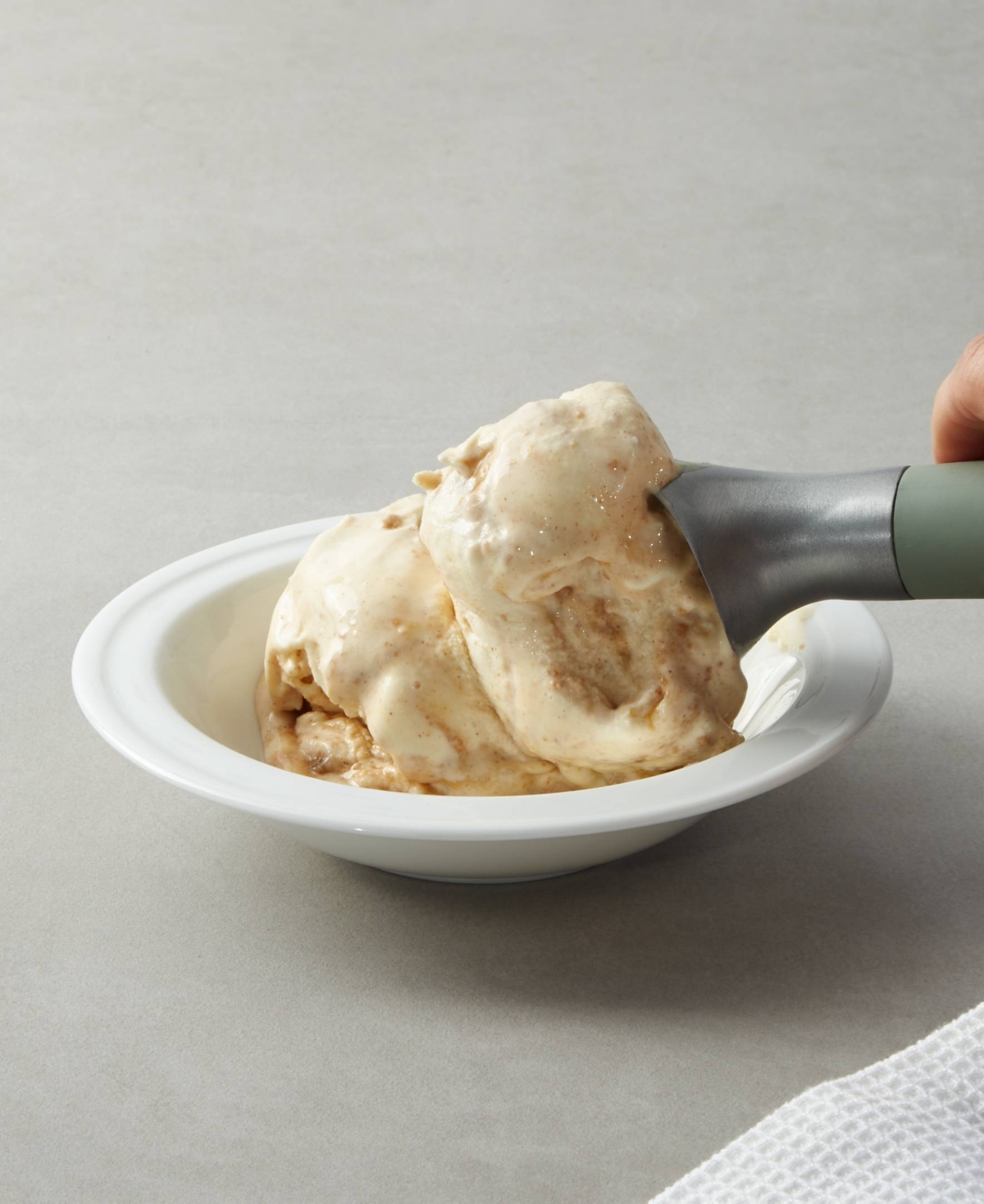Berghoff Balance Aluminum 7.5" Ice Cream Scoop In Green
