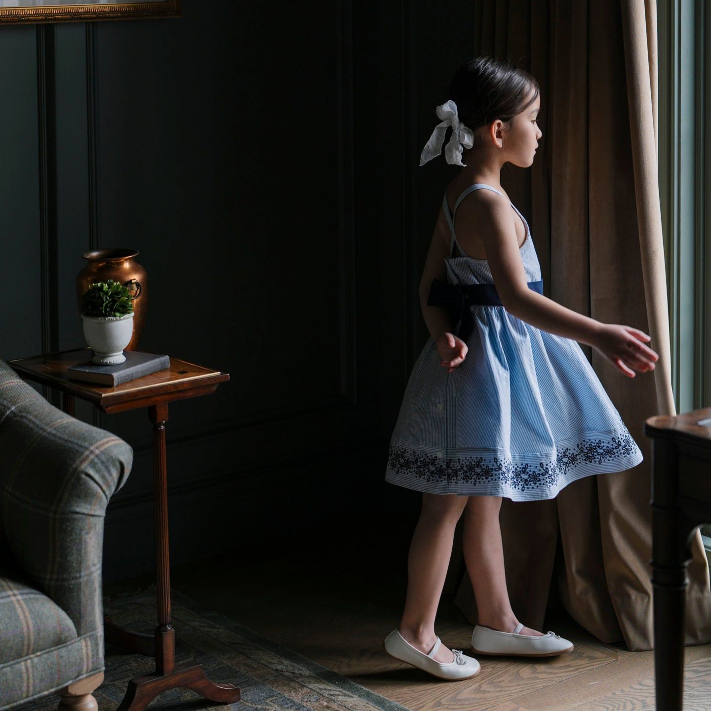 Платье Hope & Henry Heirloom Sleeveless Special Occasion Sundress with Bow Back Detail and Embroidery для девочек, цвет: Синий — фото 4