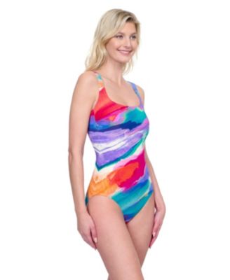 Цельный купальник с квадратным вырезом на Пальме-де-Майорке