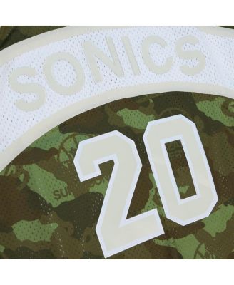 Мужская футболка Mitchell & Ness Gary Payton Camo Seattle Supersonics Hardwood Classics 1984/85 Ghost Green Swingman в камуфляжном стиле.