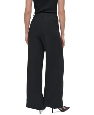 Миниатюрный жилет с поясом от DKNY и широкие брюки в складку