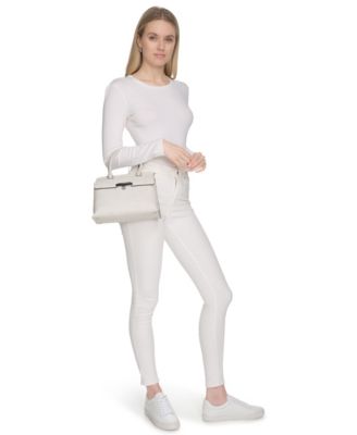 Кроссбоди Calvin Klein Becky из мягкого кроко через плечо