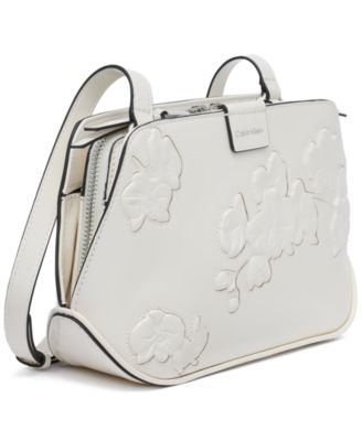 Calvin Klein Audrey с цветочным тиснением через плечо