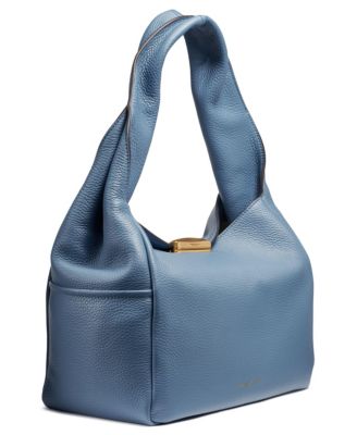 Плечо из мягкой кожи на подкате от Donna Karan New York Amagansett со скульптурной застежкой на магните