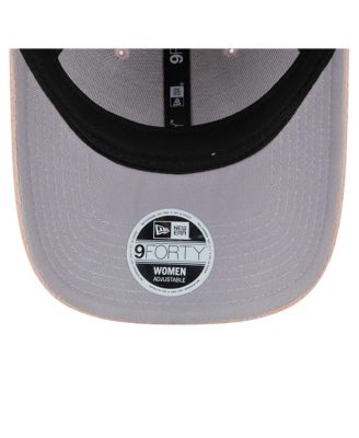 Женская светло-розовая шляпа New Era Dallas Cowboys Cozy с регулируемой длиной 94 см.