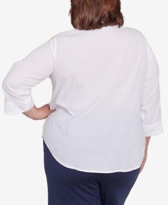 Однотонный топ с воротником-стойкой от Henley Alfred Dunner размера плюс из нантакетского кружева с завитками