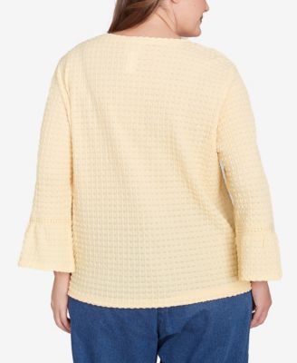 Футболка с круглым вырезом и текстурированным галстуком-бабочкой Alfred Dunner Plus Size с цветочным принтом спереди и ожерельем