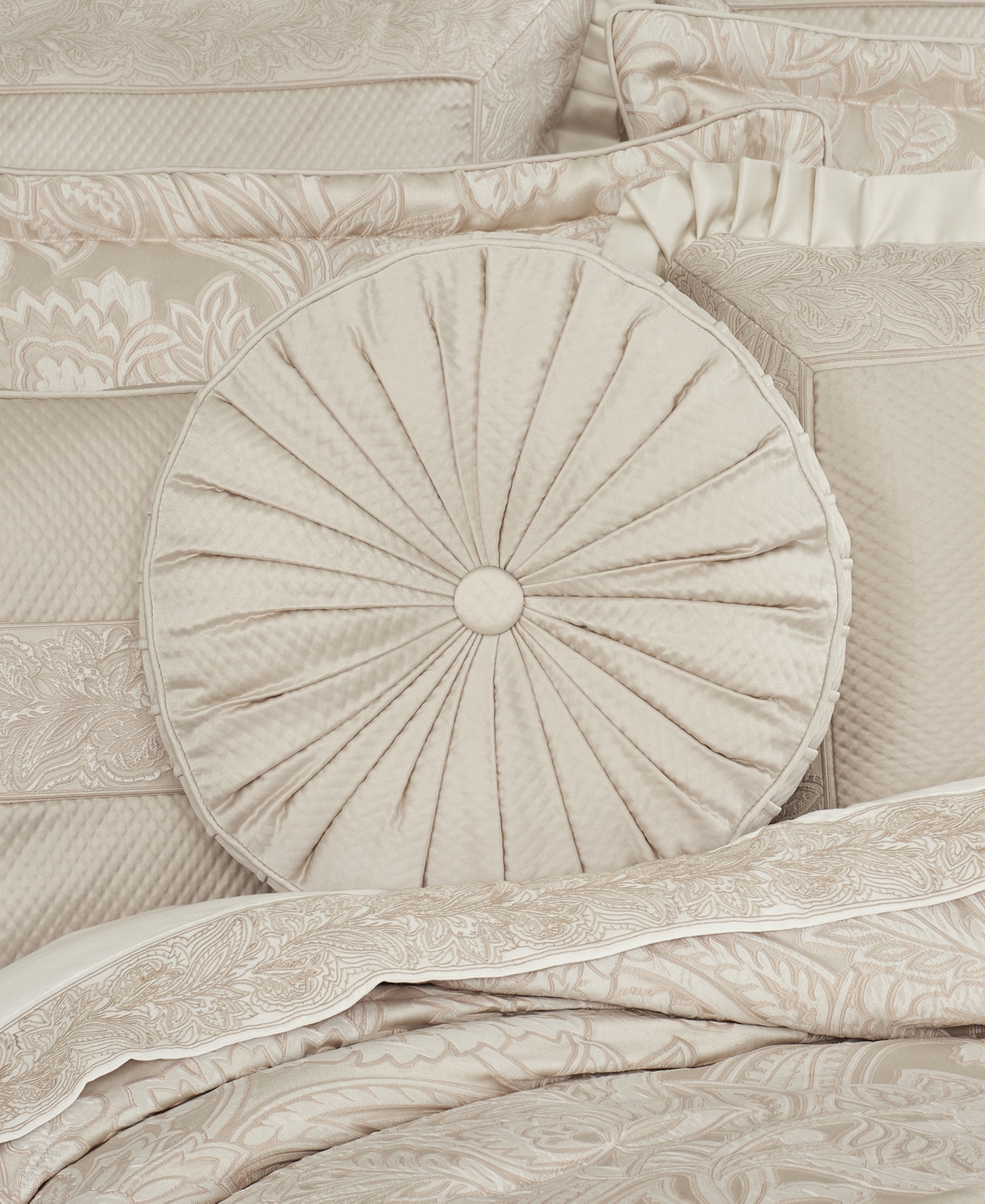J Queen New York Villanova Tufted Decorative Pillow, 15" Round In Alabaster