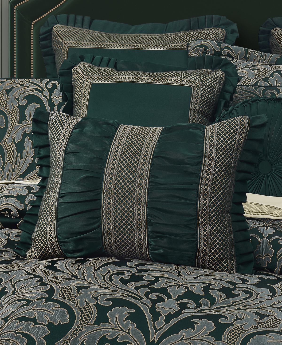 J Queen New York Bellini Boudoir Decorative Pillow, 15" X 20" In Forest