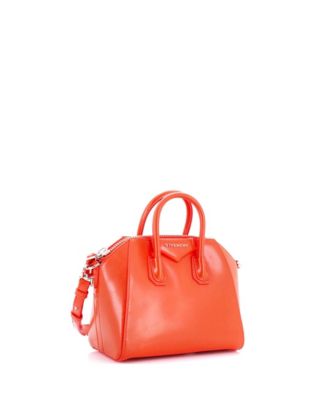 Бывшая в употреблении мини-сумка Givenchy Antigona из глазурованной кожи