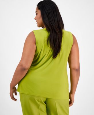 Плиссированная блузка с замочным вырезом без рукавов Kasper Plus Size