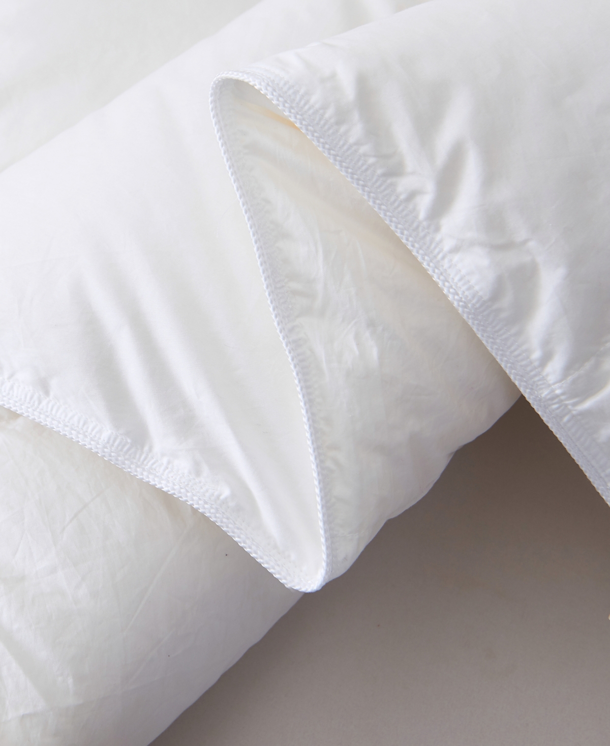 Royal Elite Luxurious Long Strand Mulberry Silk Comforter, King In White