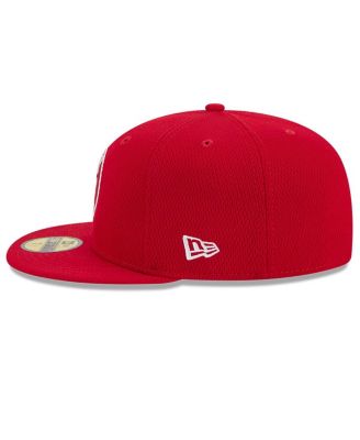 Мужская приталенная шляпа New Era Red St. Louis Cardinals 2025 MLB Clubhouse 59 за пятьдесят.