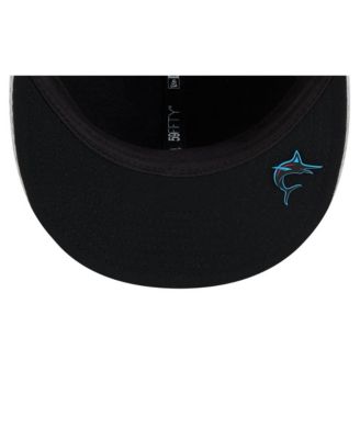 Мужская приталенная шляпа New Era серого цвета Miami Marlins 2025 MLB Clubhouse 59 за пятьдесят