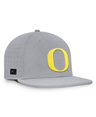 Men's Gray Oregon Ducks On-Field Dugout True Performance Fitted Hat
