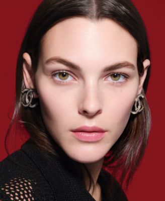 N&deg;1 DE CHANEL REVITALIZING SERUM Smooths – Illuminates – Targets Signs of Aging, 1 oz.