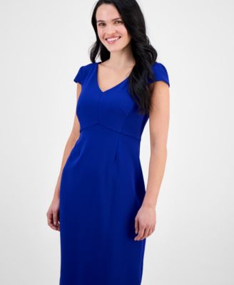 Соединенное миниатюрное структурированное платье-футляр с V-образным вырезом