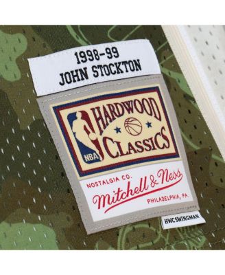 Мужская майка Mitchell & Ness John Stockton Camo Utah Jazz Hardwood Classics 1998/99 Ghost Green Swingman в камуфляжном стиле.
