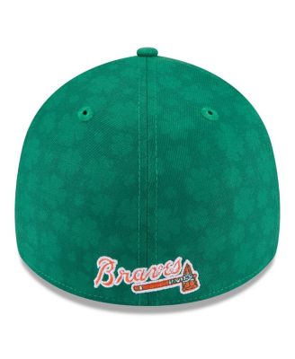 Новая мужская кепка Kelly Green Atlanta Braves на День Святого Патрика 39-го размера от New Era Flex.