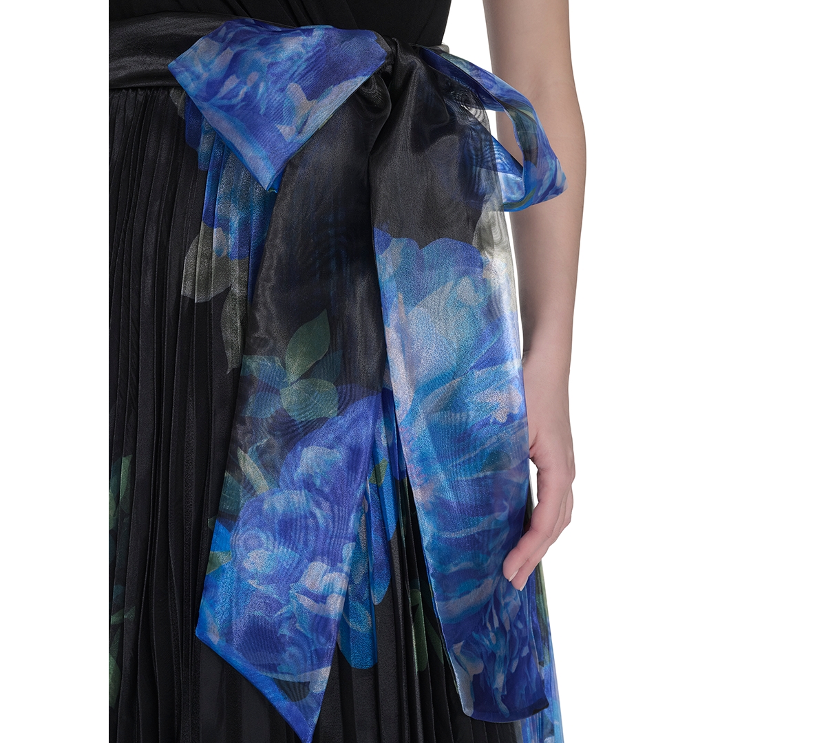 ELIZA J PETITE MIXED-MEDIA V-NECK SLEEVELESS PLEATED GOWN 