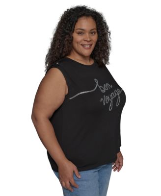 Футболка с графическим рисунком KARL LAGERFELD PARIS Plus Size Bon Voyage и джинсы с высокой посадкой и фестончатым подолом 