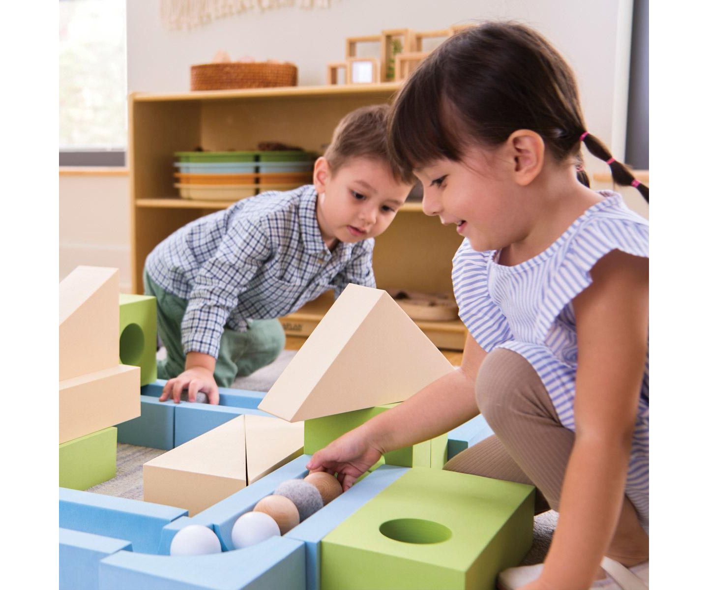 Детский конструктор Kaplan Early Learning Ramp and Roll 48-Piece Building Set, Ages 2+, цвет: Assorted Pre-Pack — фото 4
