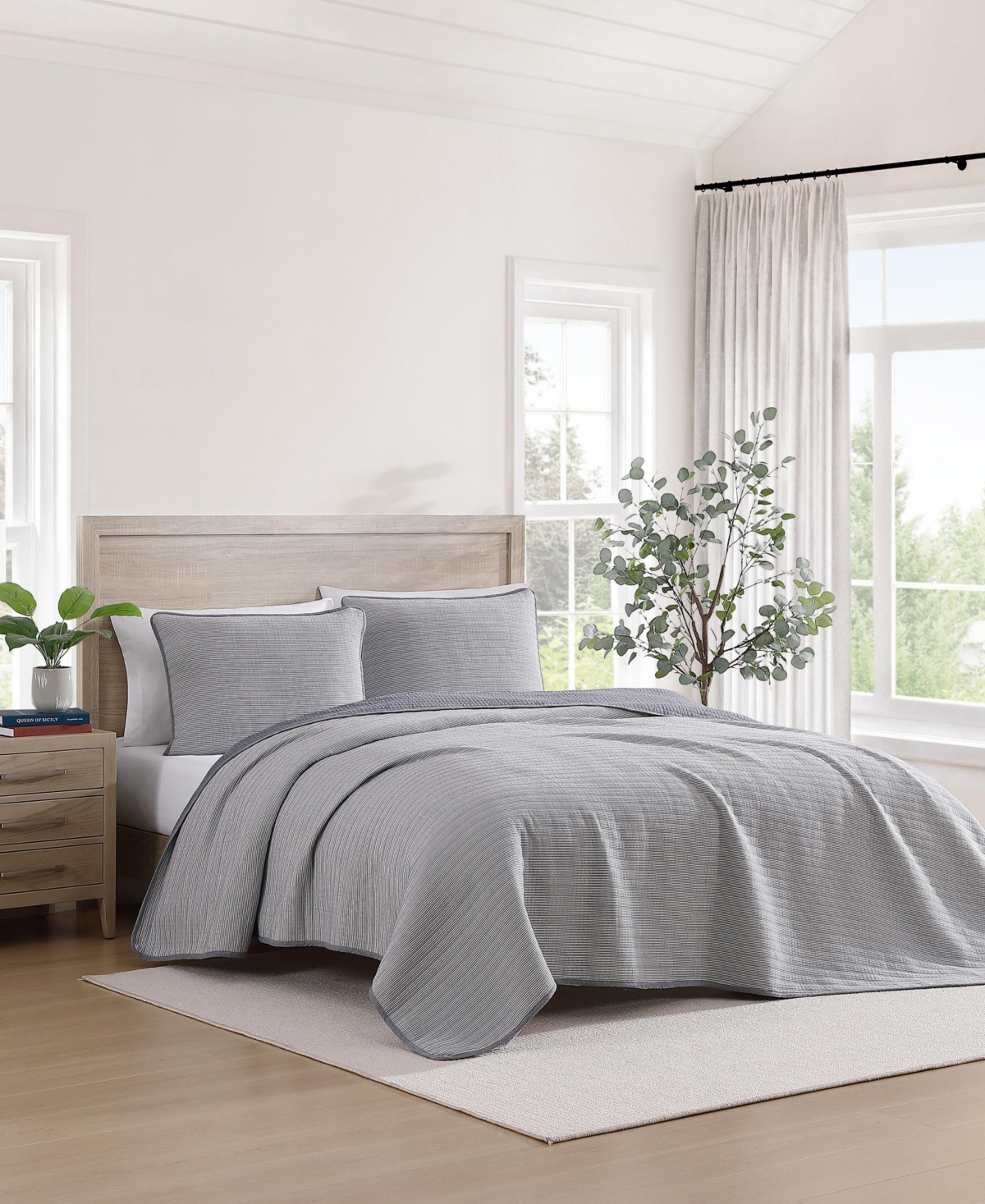 Tommy Hilfiger 136 Thread Count Ithaca Stripe Cotton Reversible Quilt Set In White,core Navy