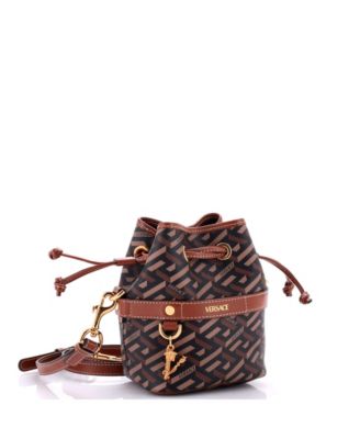 Бывшая в употреблении сумка-ведро Versace Mini La Greca из холщовой ткани с принтом и покрытием