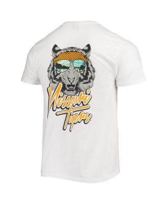 Изображение Одной мужской белой футболки с банданой-талисманом 