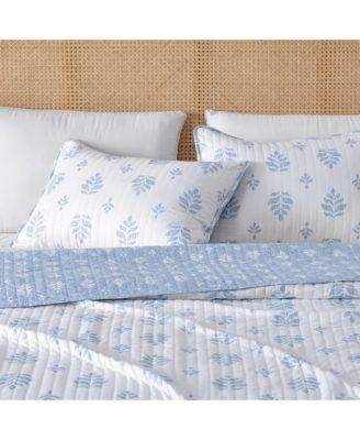 Intricate French Floral Design Microfiber Quilt Set With Shams