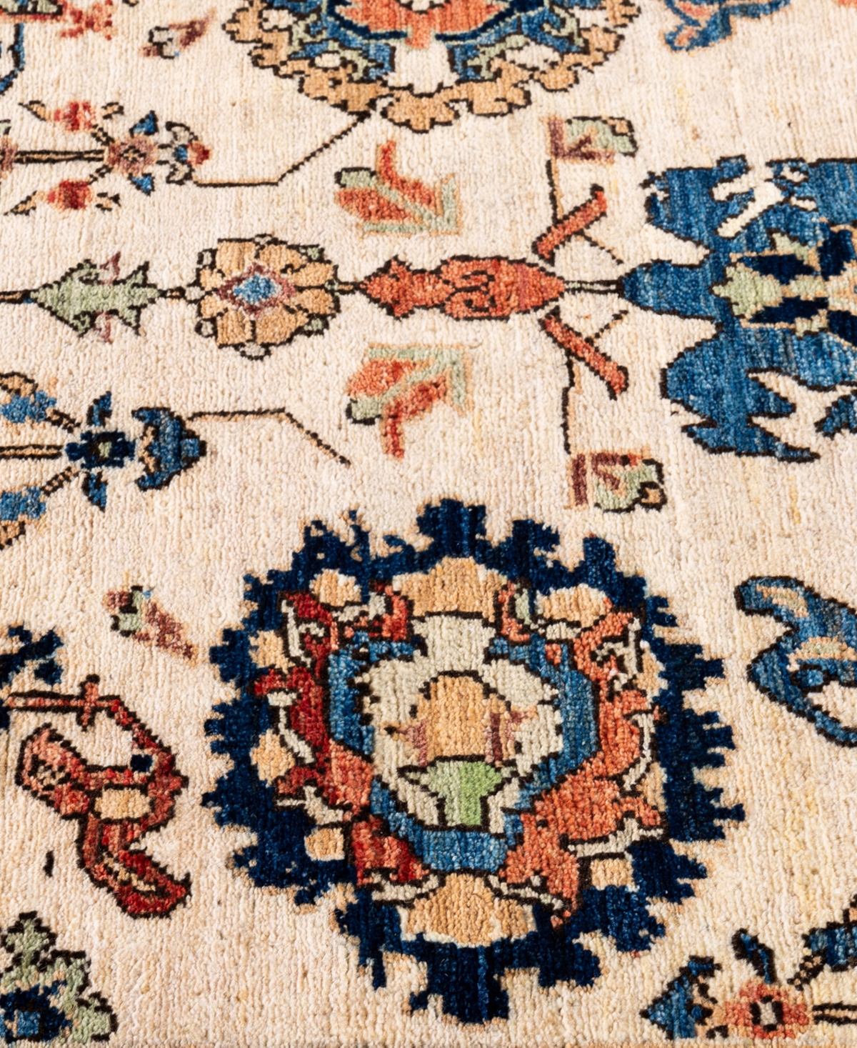 Adorn Hand Woven Rugs Serapi M1945 3'2''x5' Area Rug In Ivory