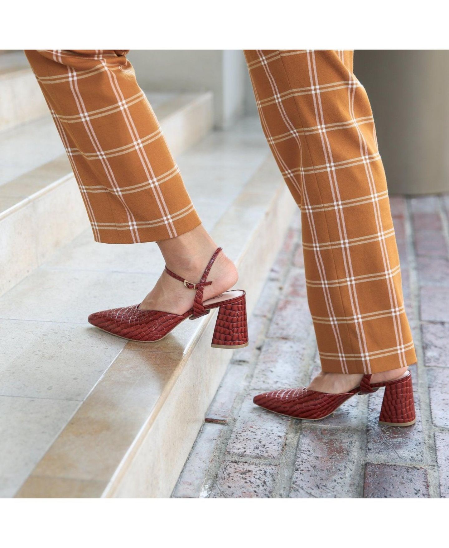 Женские сабо Alterre Clay Croc Amal Customizable V Mules, цвет: Глиняный — фото 2