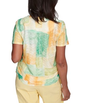 Топ с короткими рукавами и текстурированной нашивкой Alfred Dunner Petite Rise & Shine